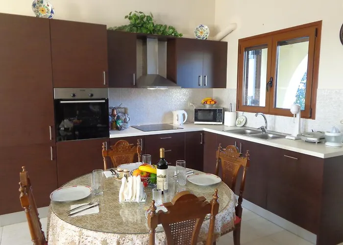 Kiki Hotel 3*